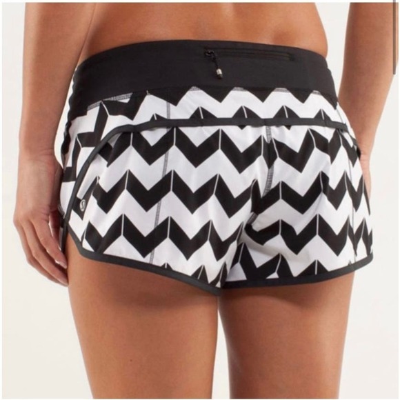 Lululemon Run: Speed Short Arrow Chevron Zig Zag White Black Size 4 # W7710S - Picture 8 of 9